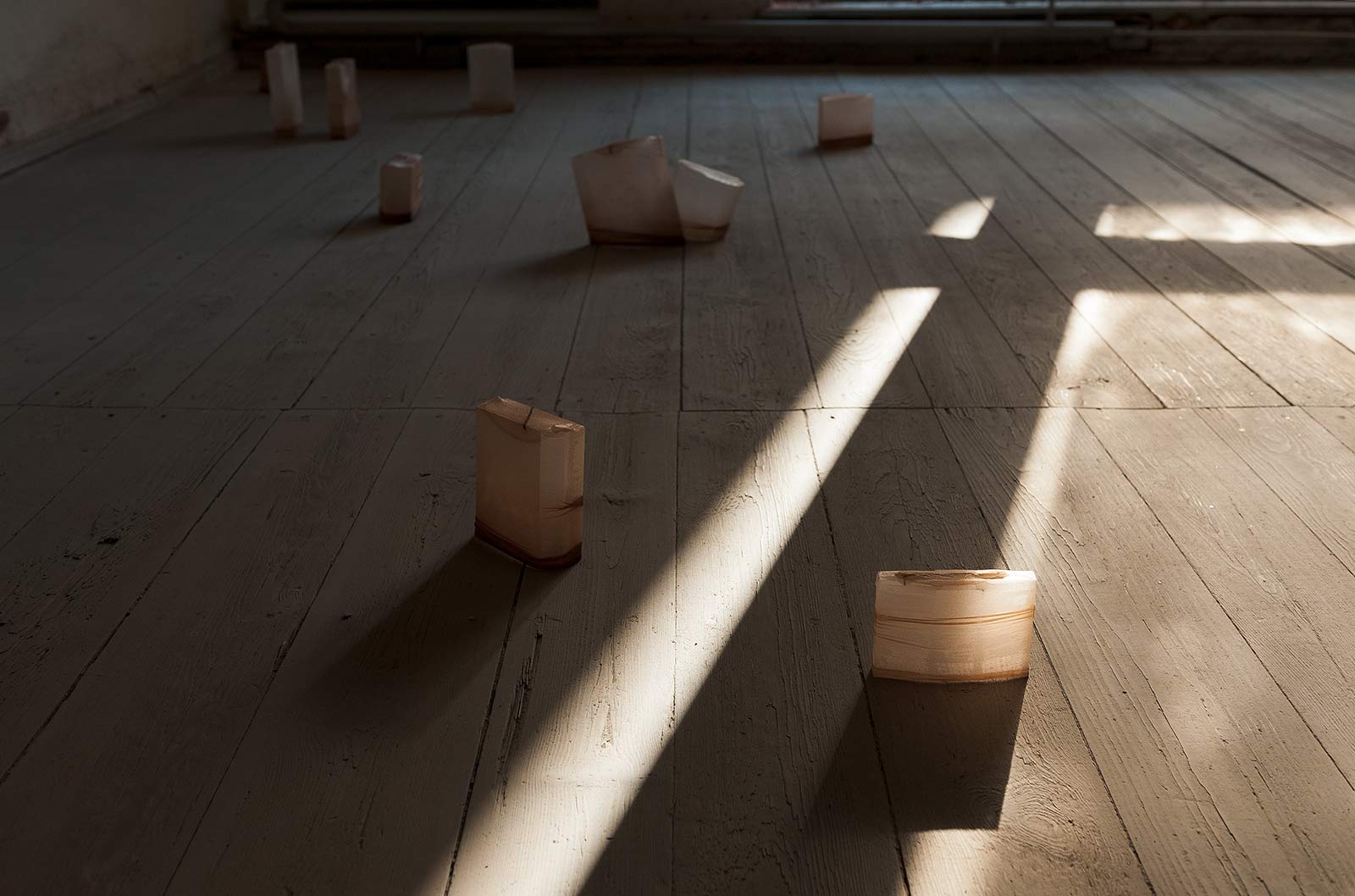 Installation view "shaped bodies" with evening sun shining in the former Jewish "Kaufhaus Adolph Totschek".